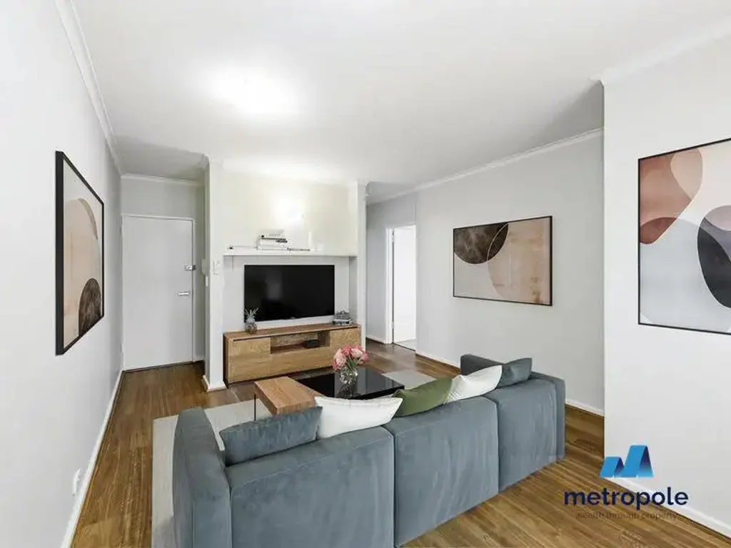 REFURBISHED APARTMENT IN LEAFY GLEN IRIS