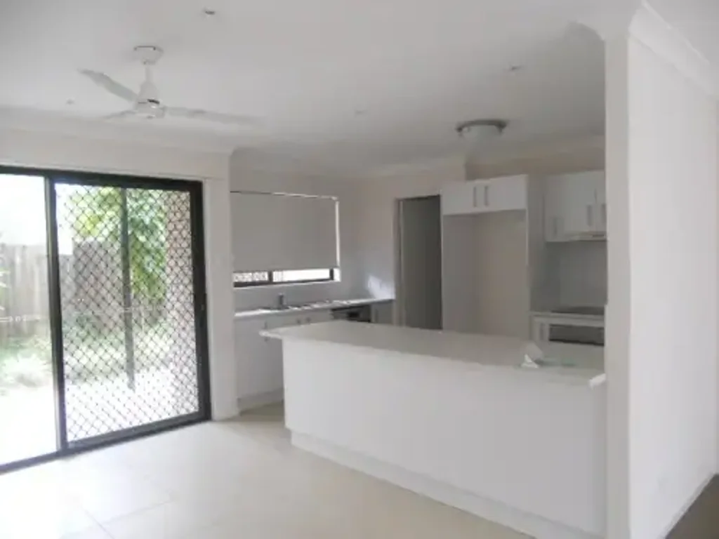 3 BEDROOM UNIT IN PRIME LOCATION!