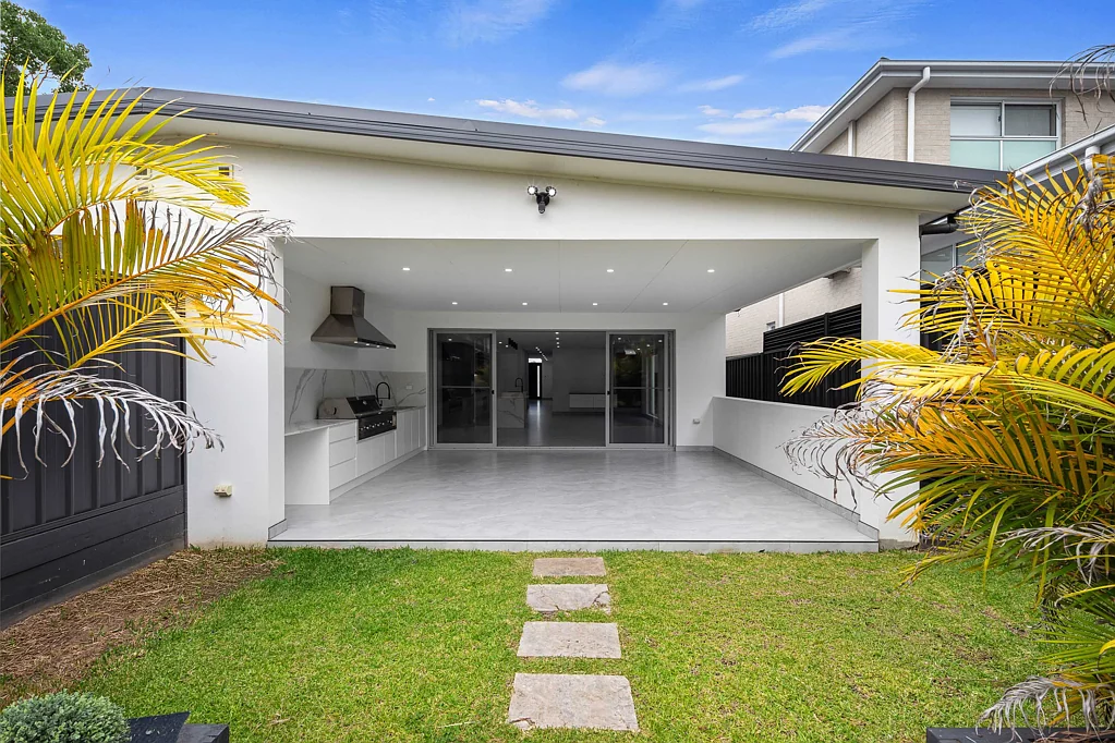 Mortdale 5Zimmer LARGE FULL BRICK DUPLEX