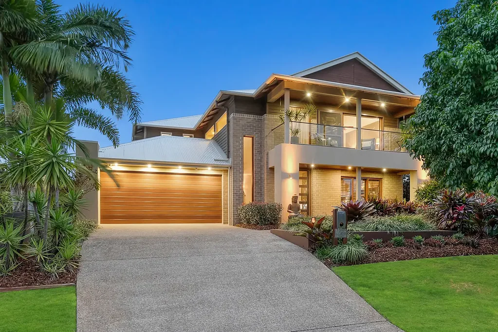 North Lakes 4બેડરૂમ Spacious Family Living with Exceptional Upgrades & Entertaining!