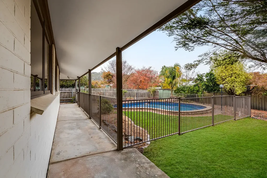 3 Bed Home with Pool and Solar