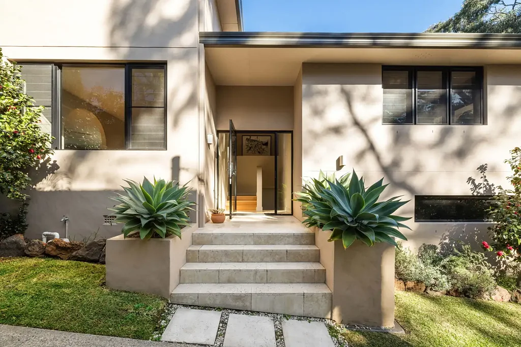Caringbah South 4બેડરૂમ Modern Elegance in a Sought-After Suburb