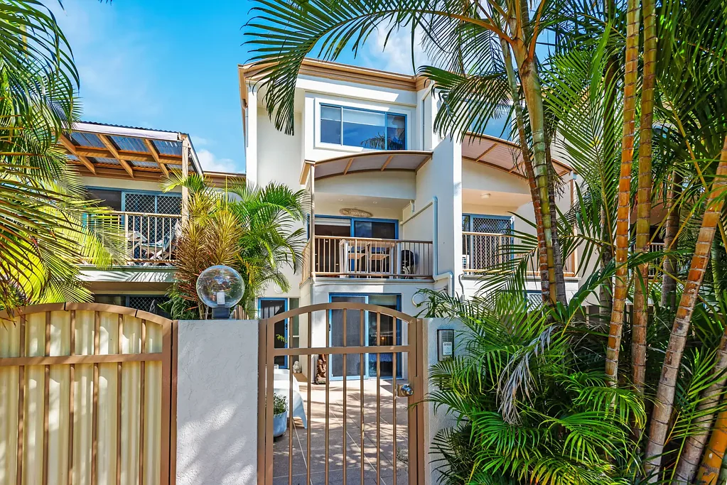 Biggera Waters 3ਬੈੱਡਰੂਮ Recently Renovated Three-Level Townhouse - Sellers Upsizing!