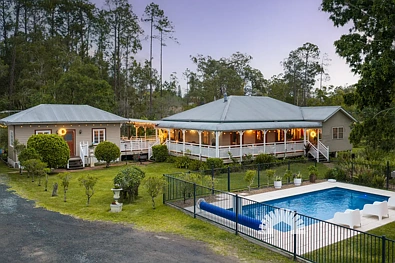Morayfield 5ਬੈੱਡਰੂਮ Character Queenslander Living on a Private 8,208m² Sanctuary