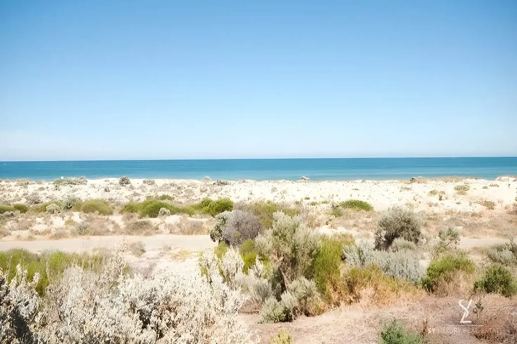 West Beach 4침실 Development or Renovate Opportunities | Absolute Beachfront