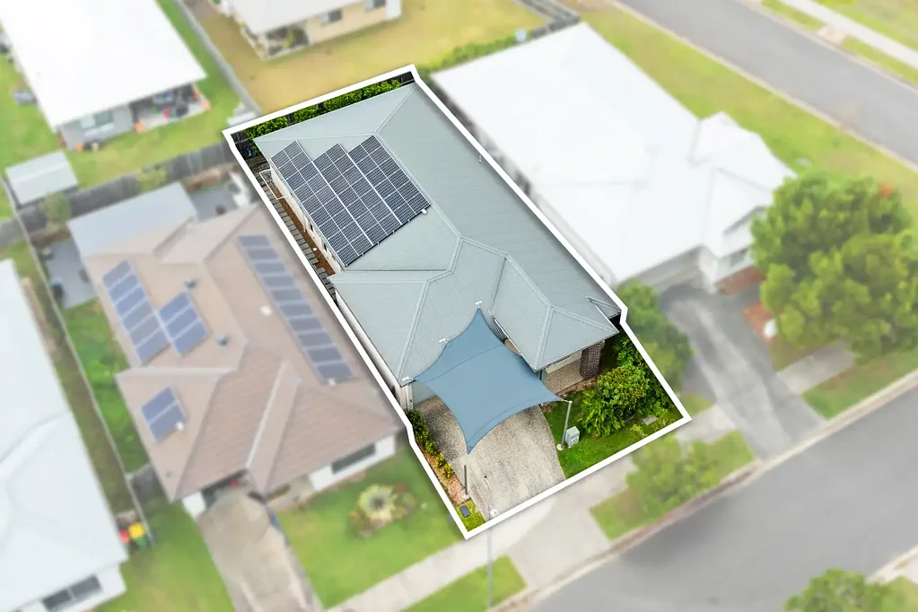 Yarrabilba 3房 全幅地公园邻 9尺高顶 3卧带步入衣帽 Caesarstone厨浴 双车位锁闭 garage NBN就绪 全围栏隐私 Move Straight In – Flexible Family Living