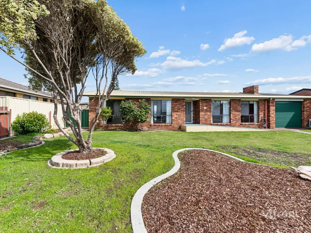 Ulverstone 3कमरा Neat Brick Home - Walk to Schools and Seaside Walking Tracks