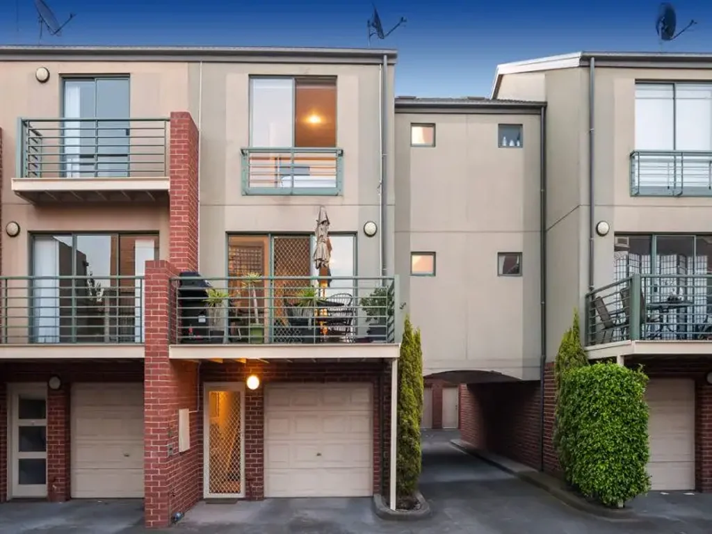 EXCEPTIONAL LOCATION AND ACCOMMODATION!