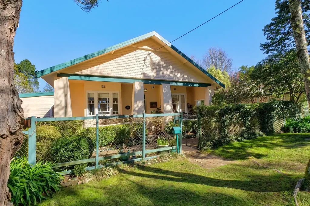 Wentworth Falls 3房 宏伟格局与经典韵味，坐落于优越地段 Grand Proportions and Timeless Character in a Blue-Ribbon Location