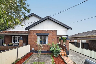 Belmore 2房 迷人的实心砖房，潜力无限 Charming Solid Brick Home with Endless Potential