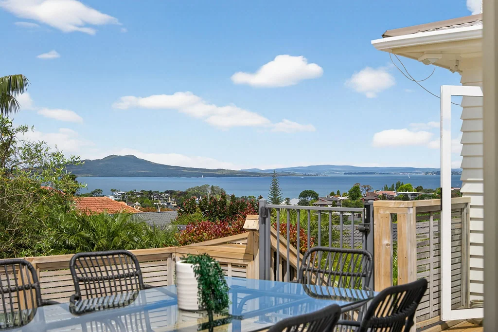 29 Peter Terrace, Castor Bay, North Shore City, Auckland