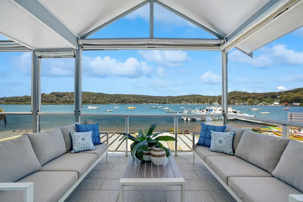 Booker Bay 5ਬੈੱਡਰੂਮ Absolute beachfront lifestyle with panoramic water views