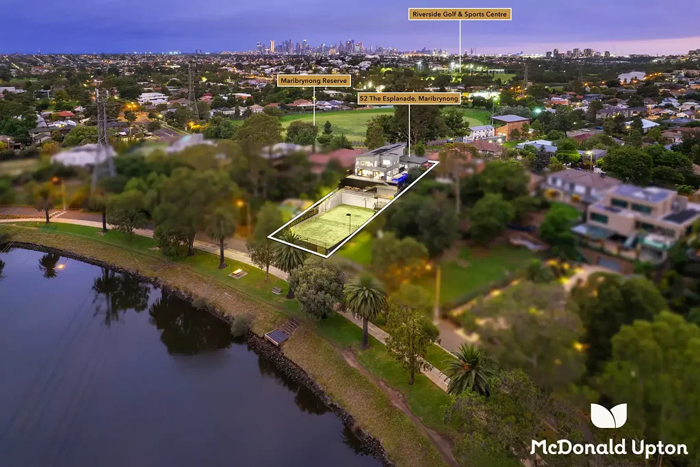 Maribyrnong 5房 Maribyrnong河畔瑰宝 五卧三卫奢居 全新高端装修 网球场泳池 自动化豪宅 1236㎡河景土地 Expressions of Interest Closing Thursday April 2nd at 5:00pm unless sold prior