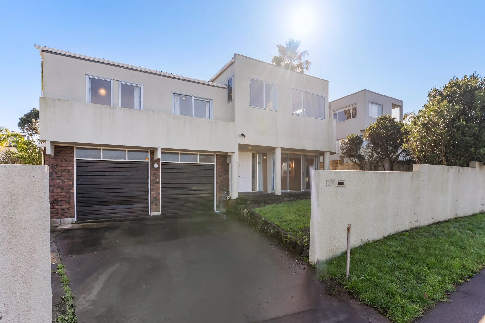 Expansive Family Living with Sea Views