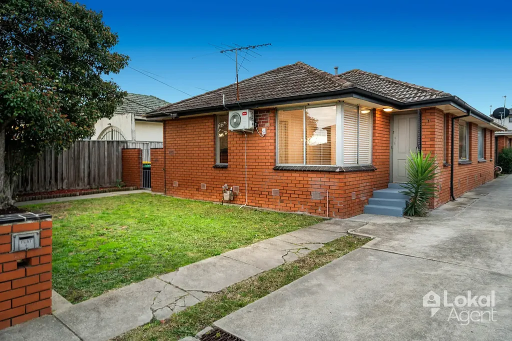 Kingsbury 2ਬੈੱਡਰੂਮ Modern Comfort with Private Backyard in Prime Kingsbury !