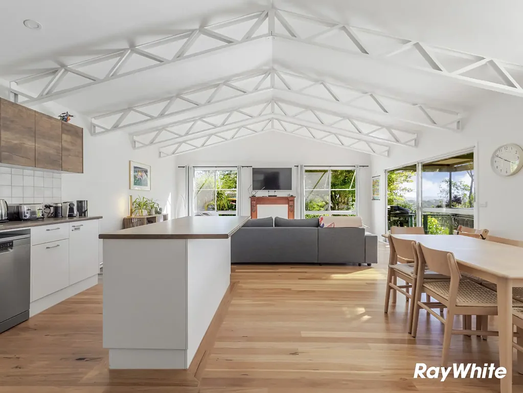 Moruya Heads 3침실 Bushland Sanctuary with Stylish Renovations and Views