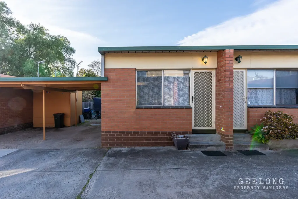 Studio Living in Newtown