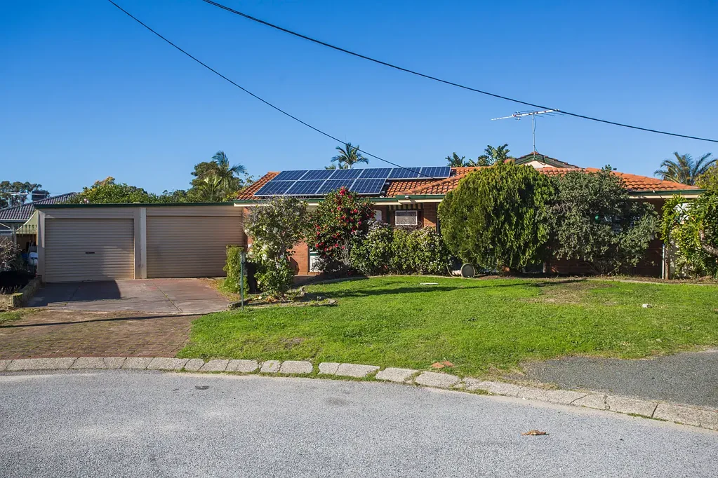 Armadale 3 Bedroom Huge Family Home on 731m2: Enclosed Carport, Patio Area & Games Room!