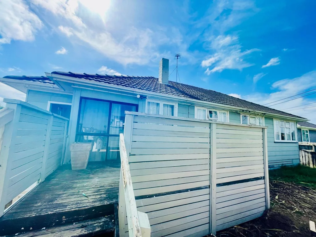 PAPAKURA, 4 BEDROOMS