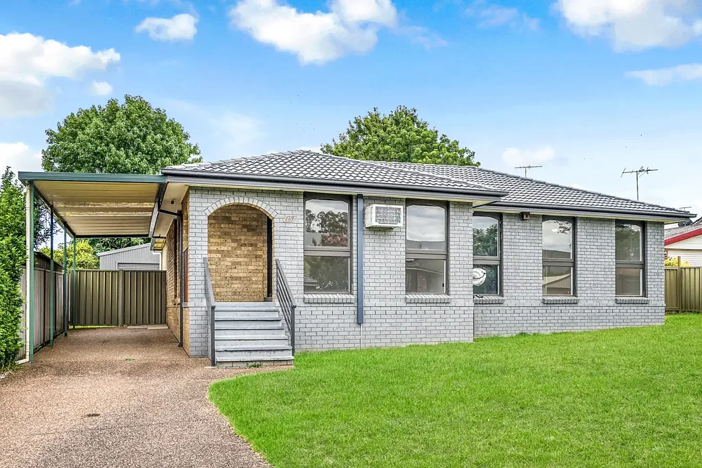 Spacious Three-Bedroom Home with Large Entertainer's Deck