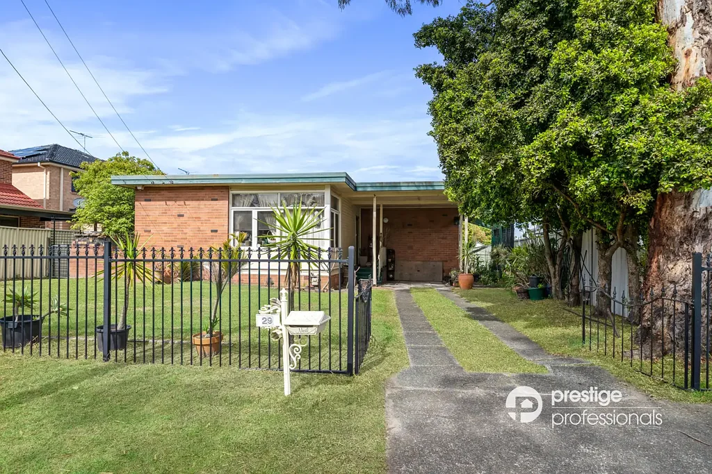 Holsworthy 3ਬੈੱਡਰੂਮ Convenient Location with Development Potential