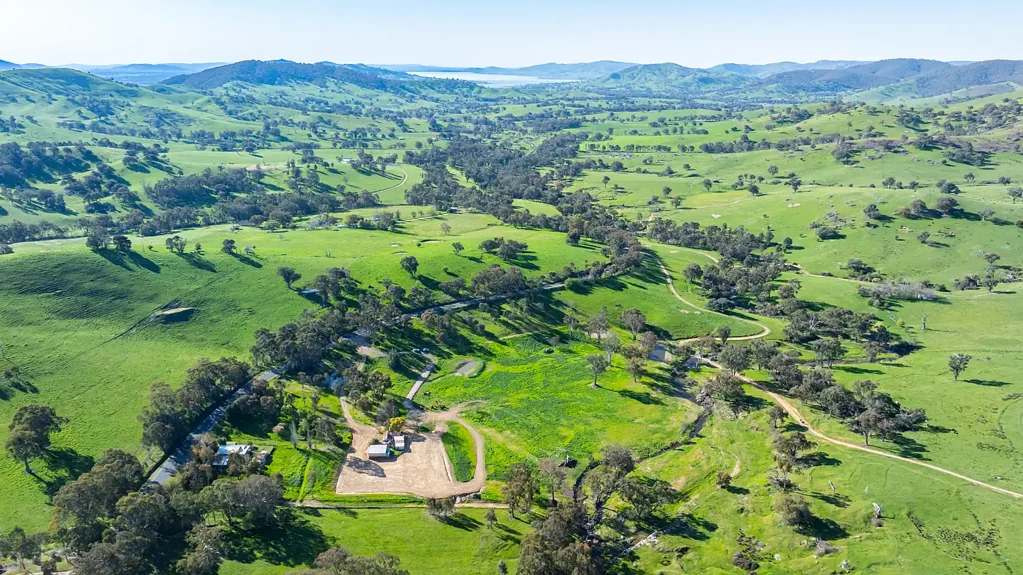 821 Sandy Creek Rd, Sandy Creek, VIC 3695