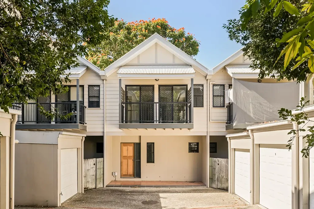 Freshly Updated Townhouse in Prime St Lucia Location