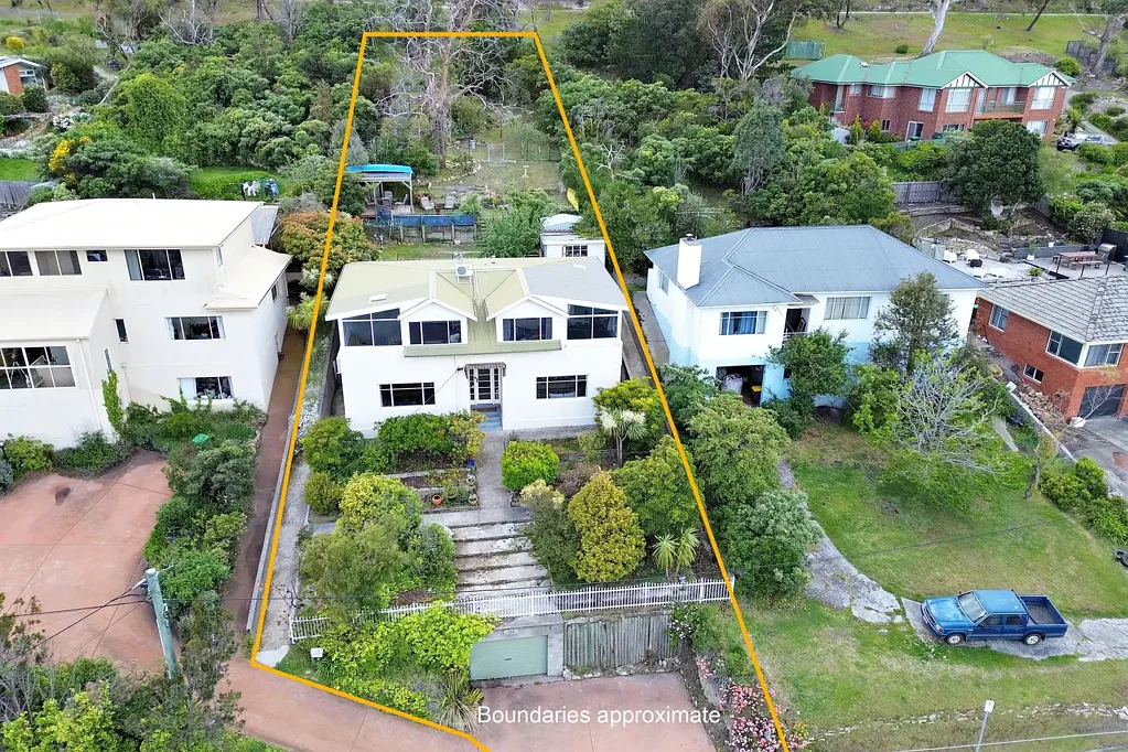 134 Derwent Avenue, Lindisfarne, TAS 7015