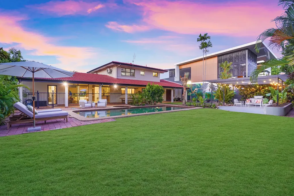 Nightcliff 4ห้องนอน Serene tropical entertainer within strolling distance of the foreshore!