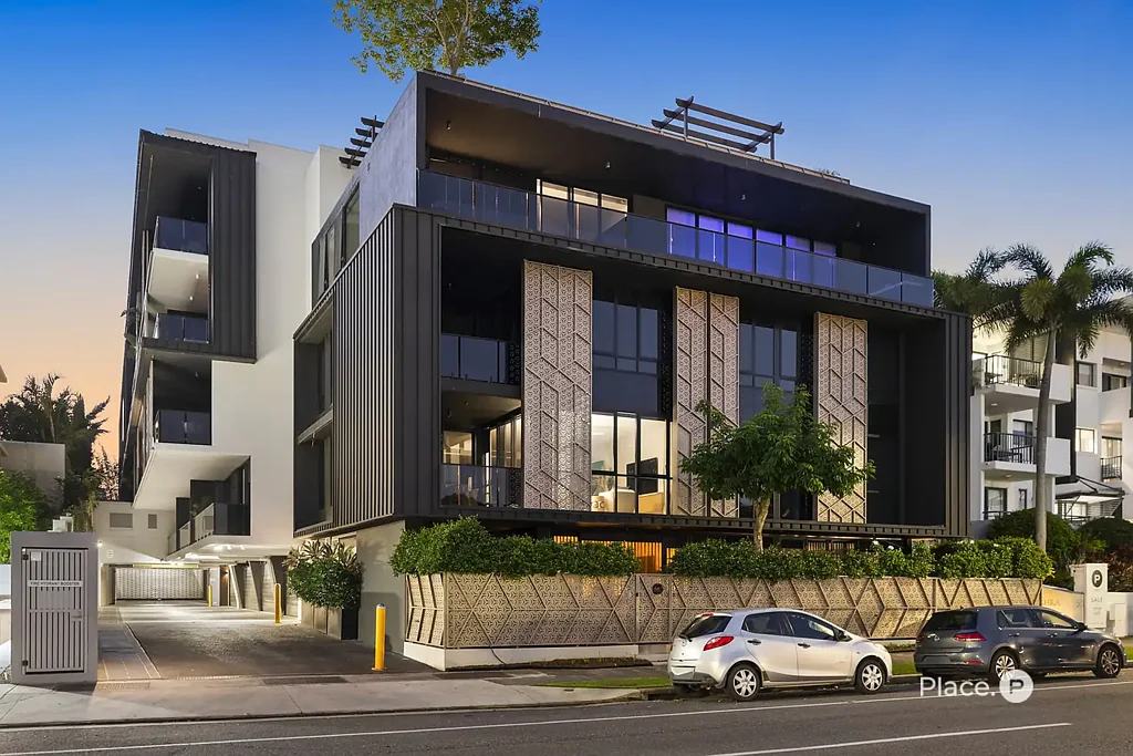 New Farm 3 Bedroom Boutique Luxury Redefined in One of New Farm’s Most Iconic Buildings – ‘Zahra’
