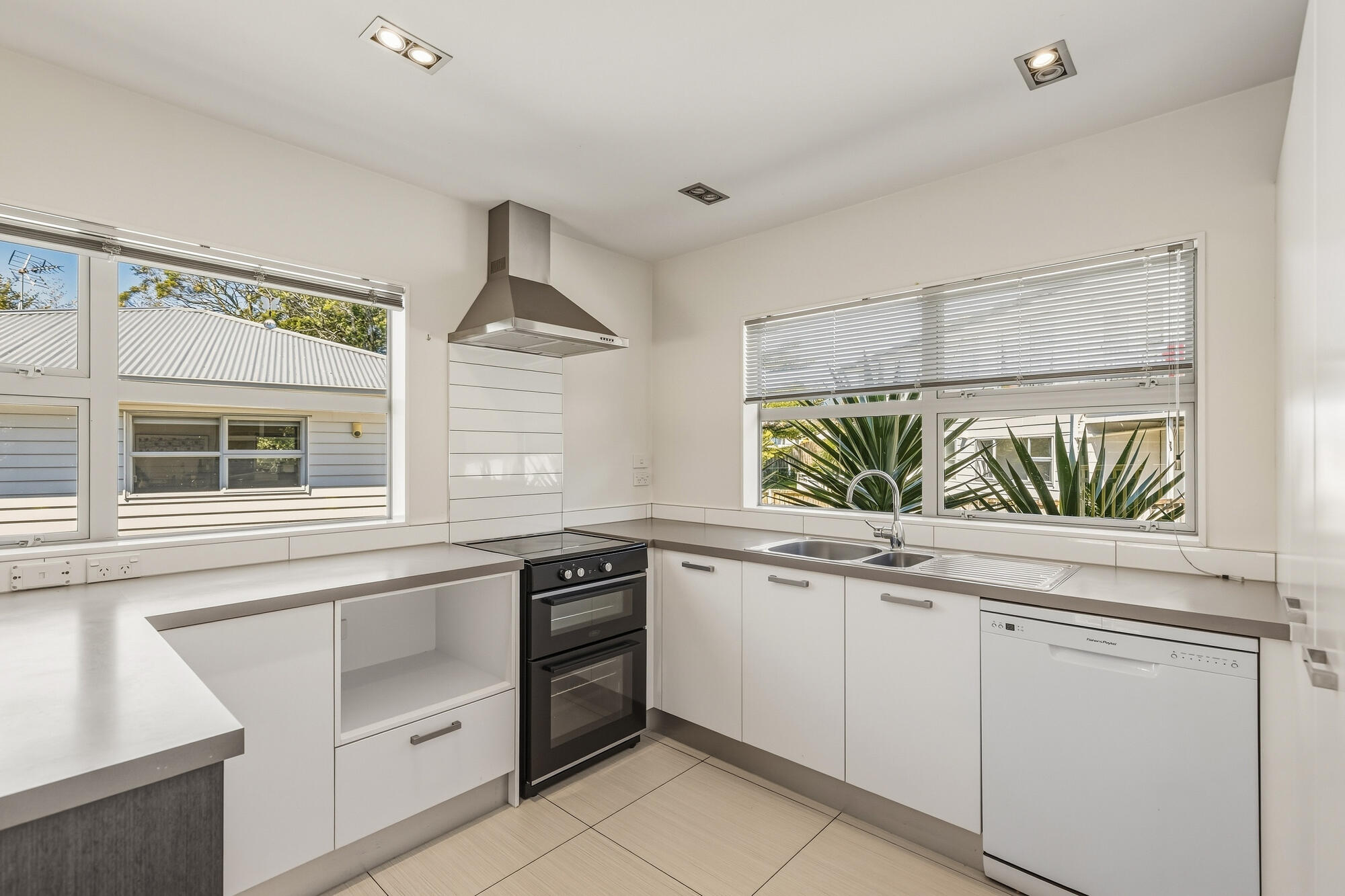 2/49 Lysander Crescent, Beach Haven, photo 4