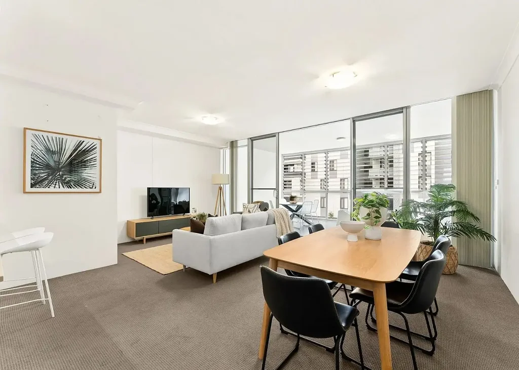 Stylish Split-Level Apartment in Prime Lifestyle Location