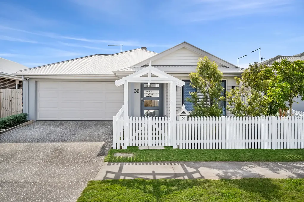 38 Lindeman Crescent, Banya, QLD 4551
