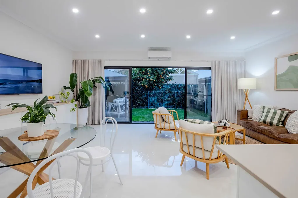 Richmond 3બેડરૂમ Contemporary Family Excellence in a Blue-Chip City-Fringe Location
