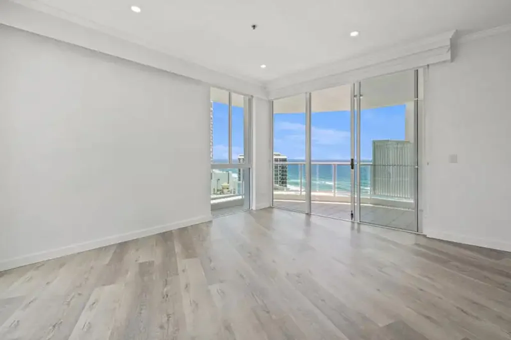 Main Beach 1 Bedroom Beachside Beauty