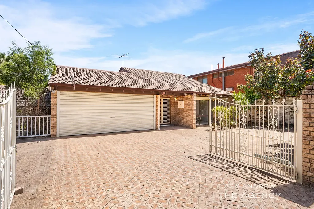 Booragoon 4 Bedroom 80’s Architectural Abode, Dual Master Suites