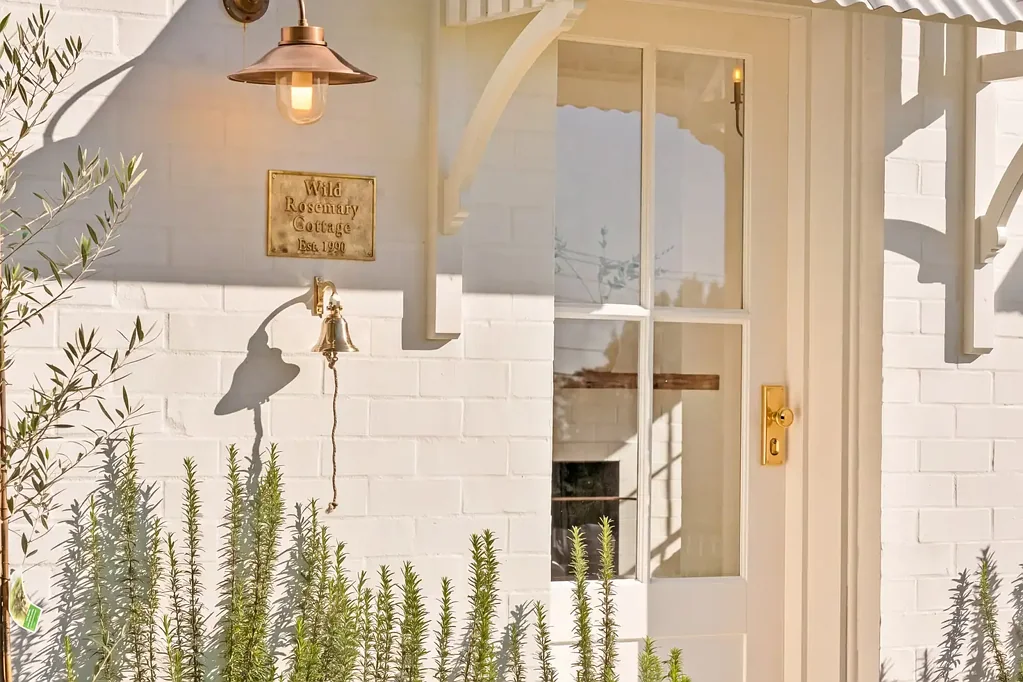 Tamborine Mountain 1房  Wild Rosemary Cottage - A Beautifully Reimagined Mountain Retreat with Ocean Views