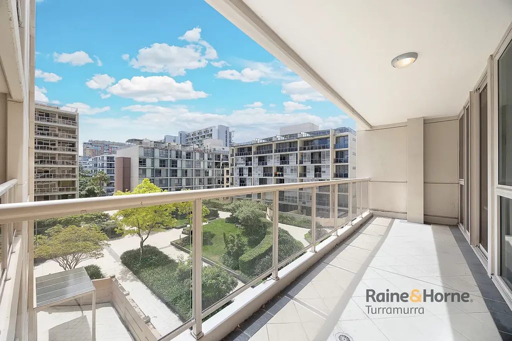 Waterloo 3ਬੈੱਡਰੂਮ A truly unique three-bedroom apartment wrapped in balcony space