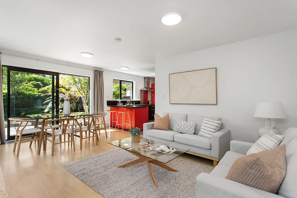 Sydenham 2部屋 So Much for So Little!