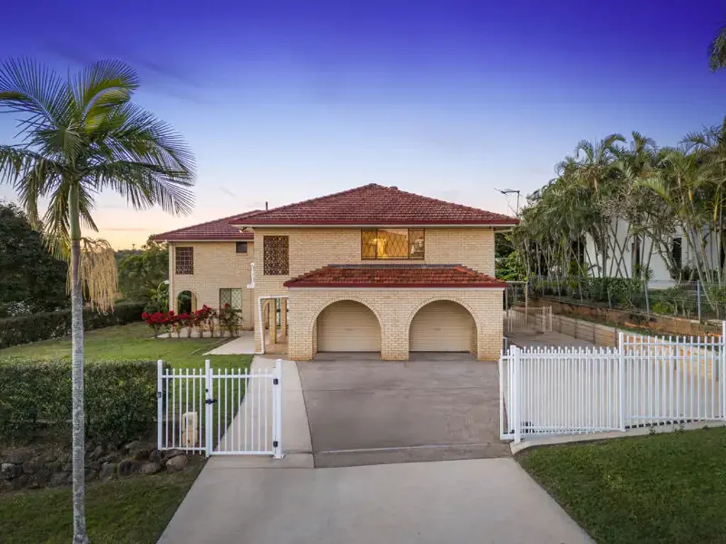 Perfect for sharing-3 Bedrooms, Each with Private Ensuite & Air Conditioning