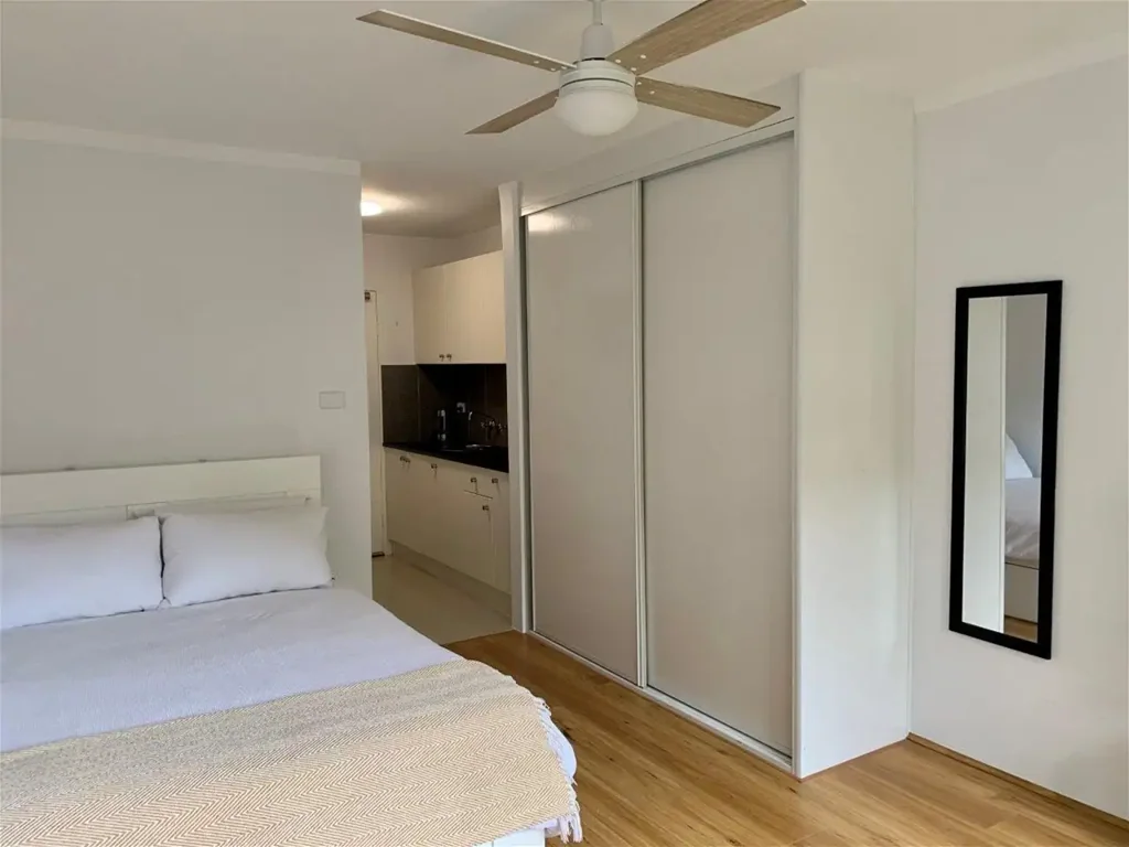 MODERN FURNISHED APARTMENT