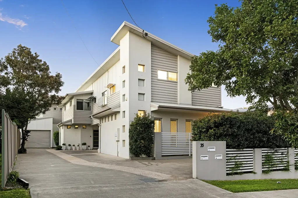Moorooka 3房 精品小区内时尚、拎包入住的联排别墅 Stylish, Move-In Ready Townhouse in a Boutique Complex