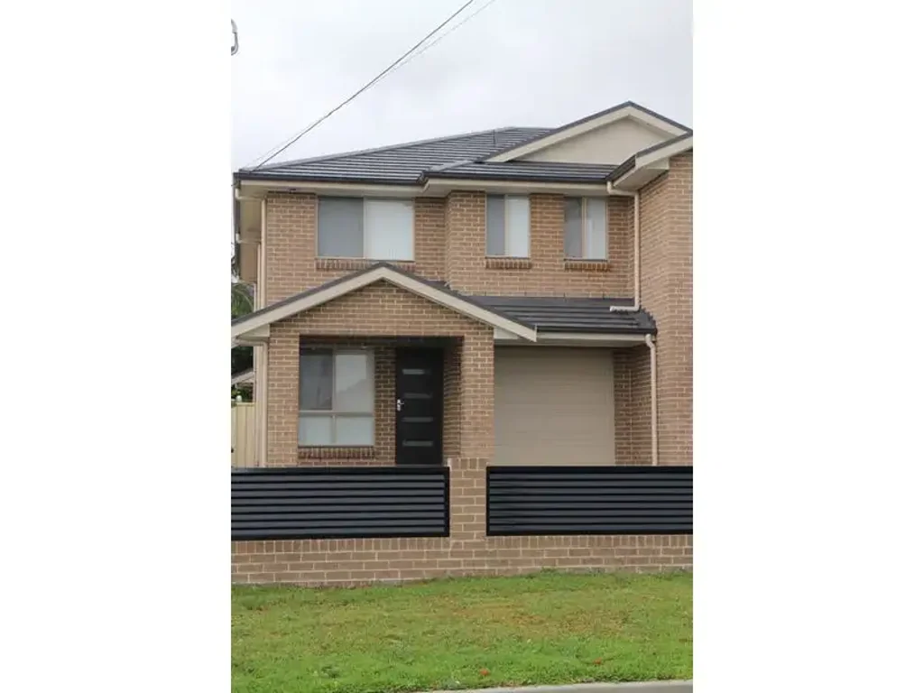 Near New 4 Bed Duplex