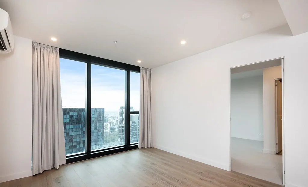 TWO-BEDROOM ONE BATHROOM APARTMENT OFFERS A COMFORTABLE CITY LIFESTYLE!