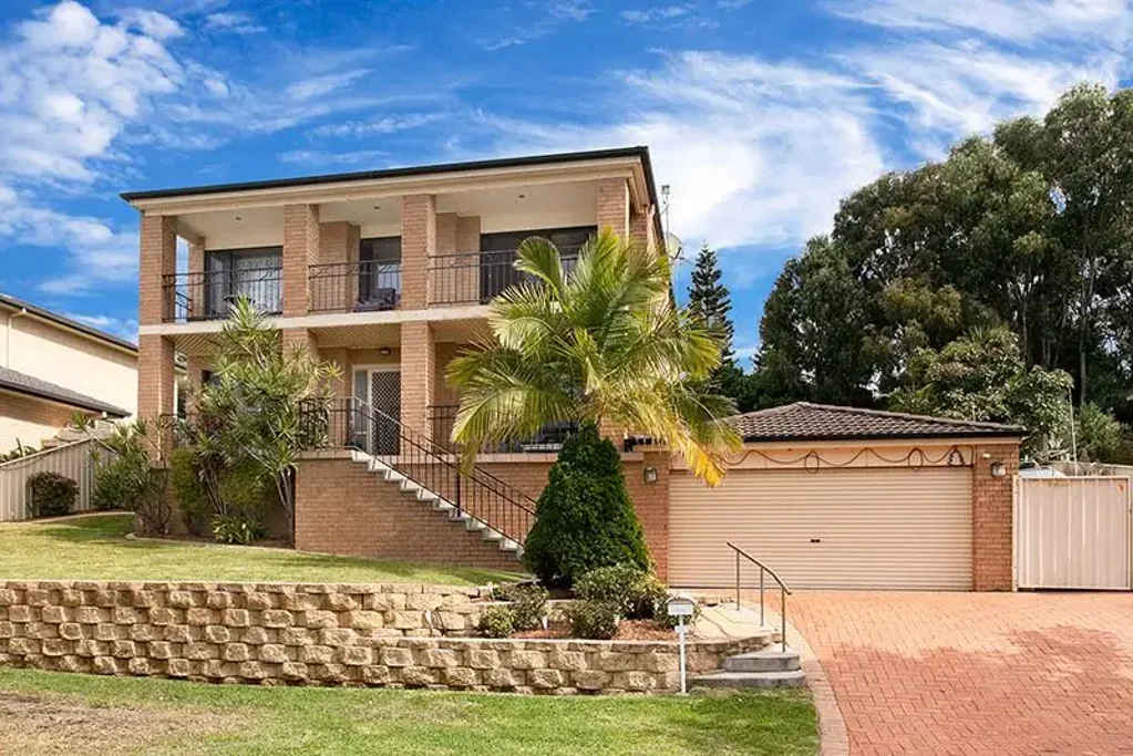 Large 4 Bedroom Family Home with Inground Pool