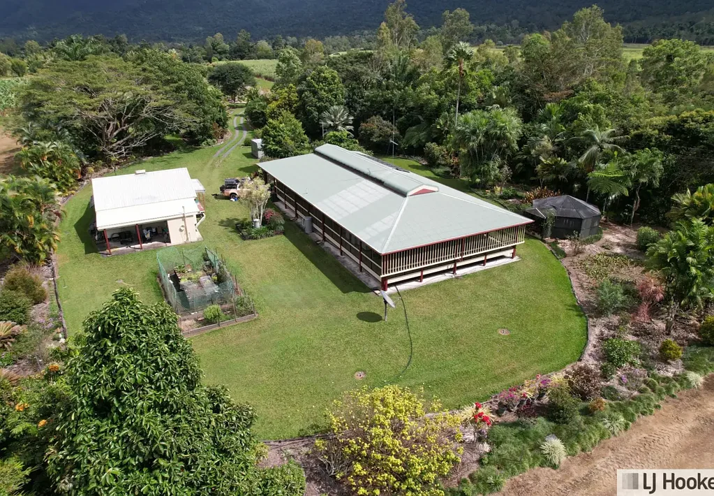 Carruchan 3 Bedroom Once in a lifetime handcrafted timber home in the beautiful Kennedy Valley