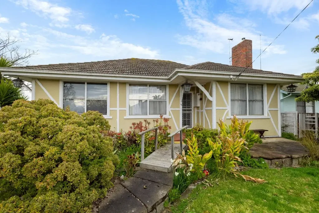 Sale 2房  Charming Two-Bedroom Home on a Large Allotment with Shed/Workshop