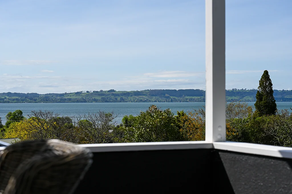 Kawaha Point 3房  Stylish Living with Stunning Lake Views