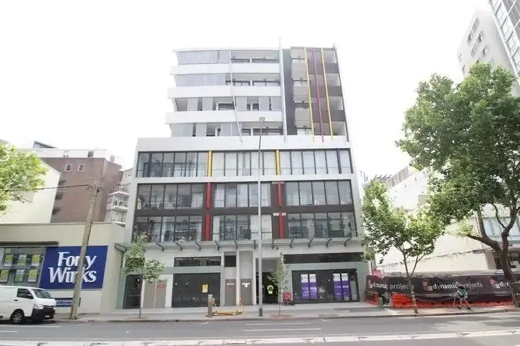 Sunny Apartment with Big Sunroom in Super Convenient Location