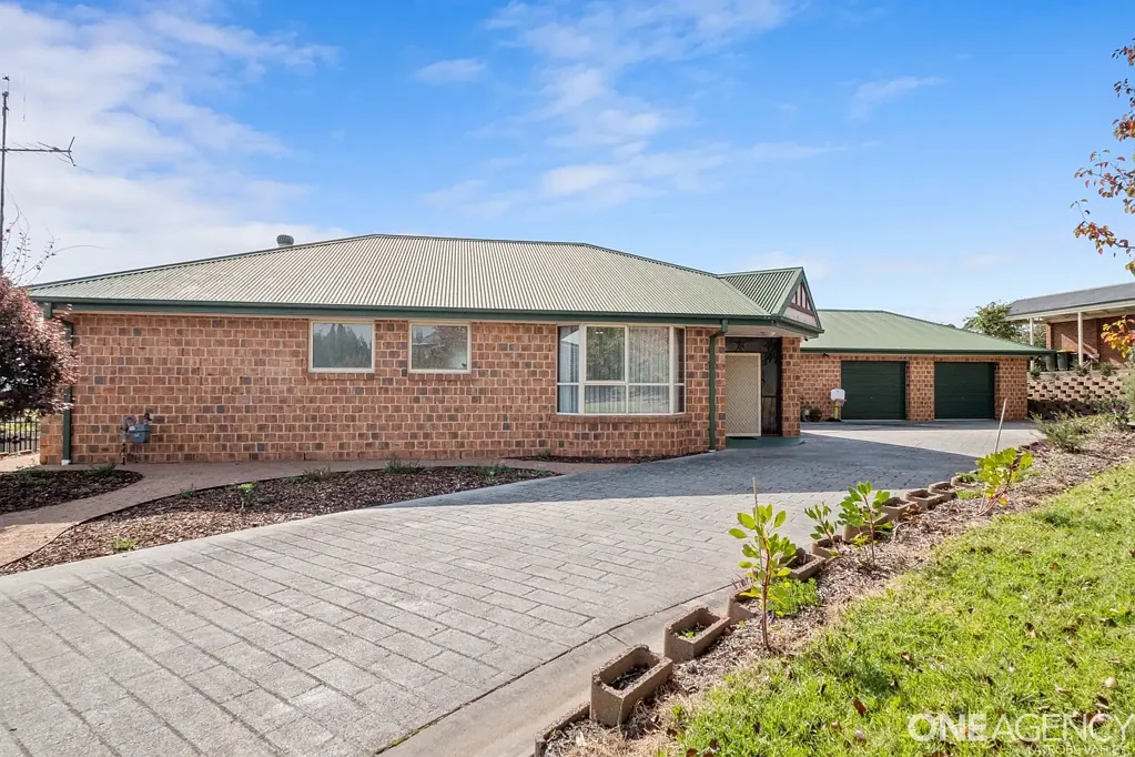 Morwell 3房  Space, Elevated Views & Location